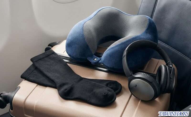 弾丸旅行の疲れを軽減する三種の神器:高品質ネックピロー、着圧ソックス、ノイズキャンセリングイヤホン